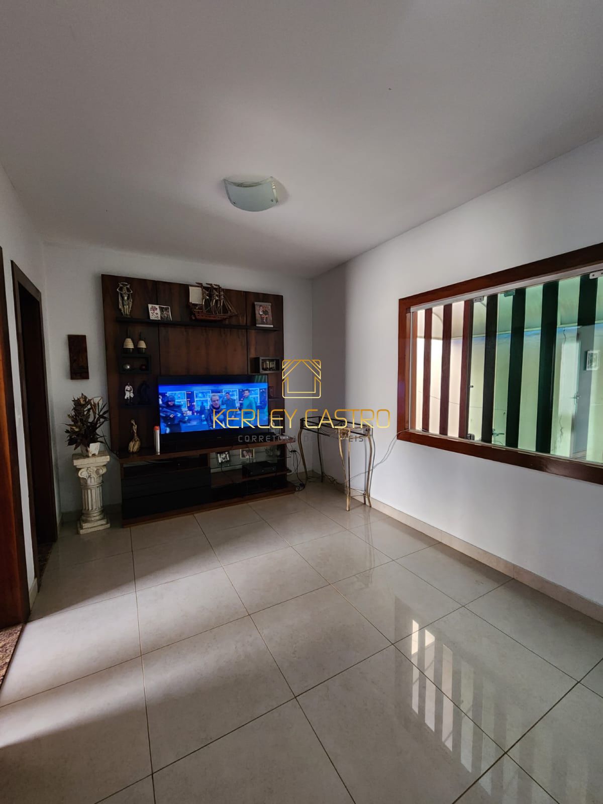VENDO ÓTIMA CASA NO BAIRRO SANTA RITA DE CÁSSIA 